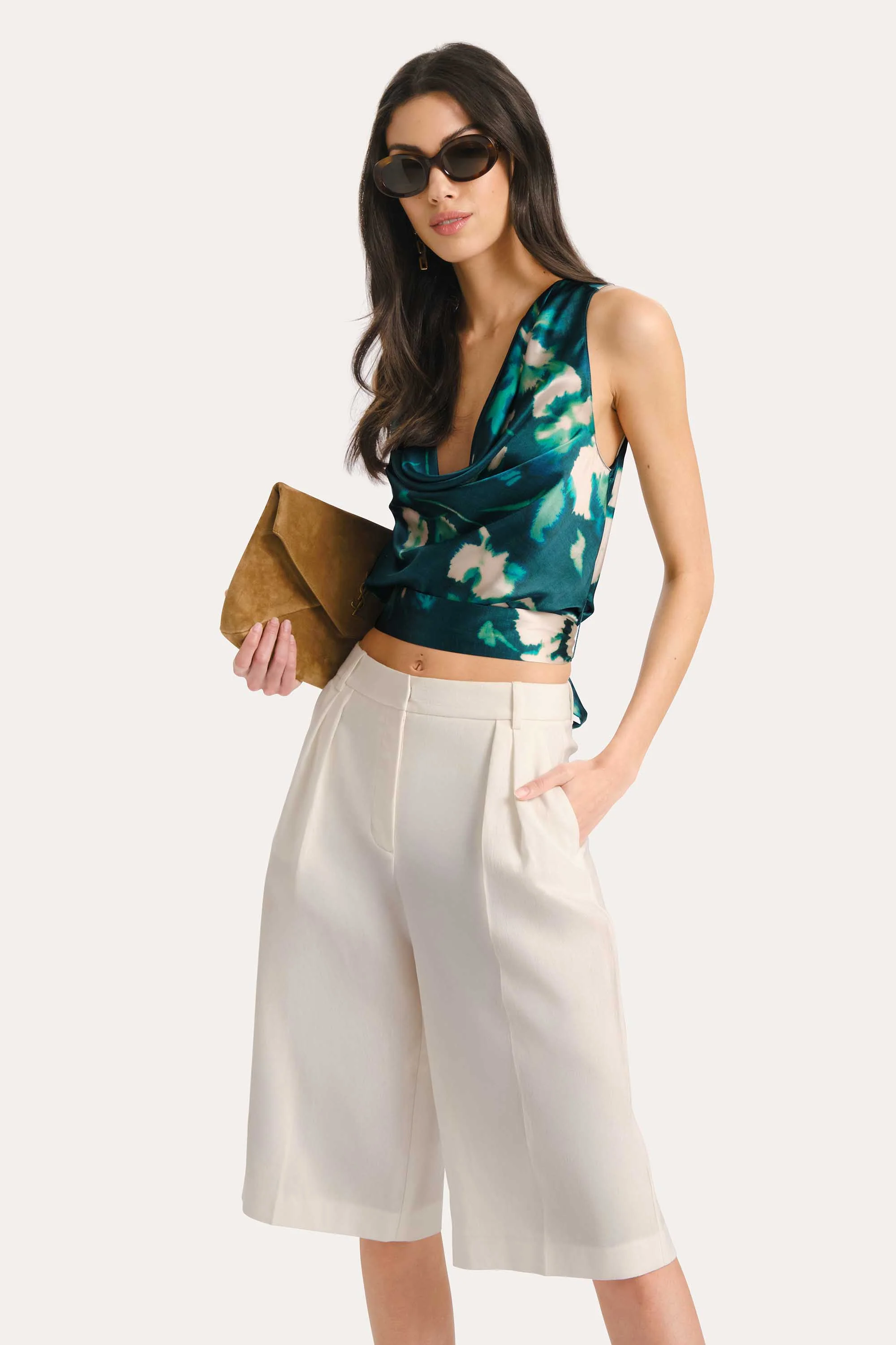 Tina Linen Bermuda Shorts - Image 4