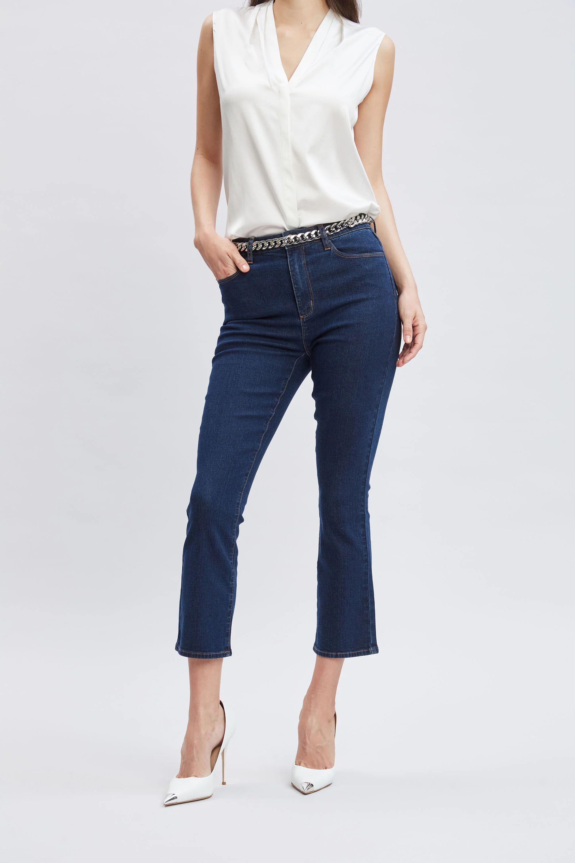 Micro Flare Cropped Jeans - Image 4