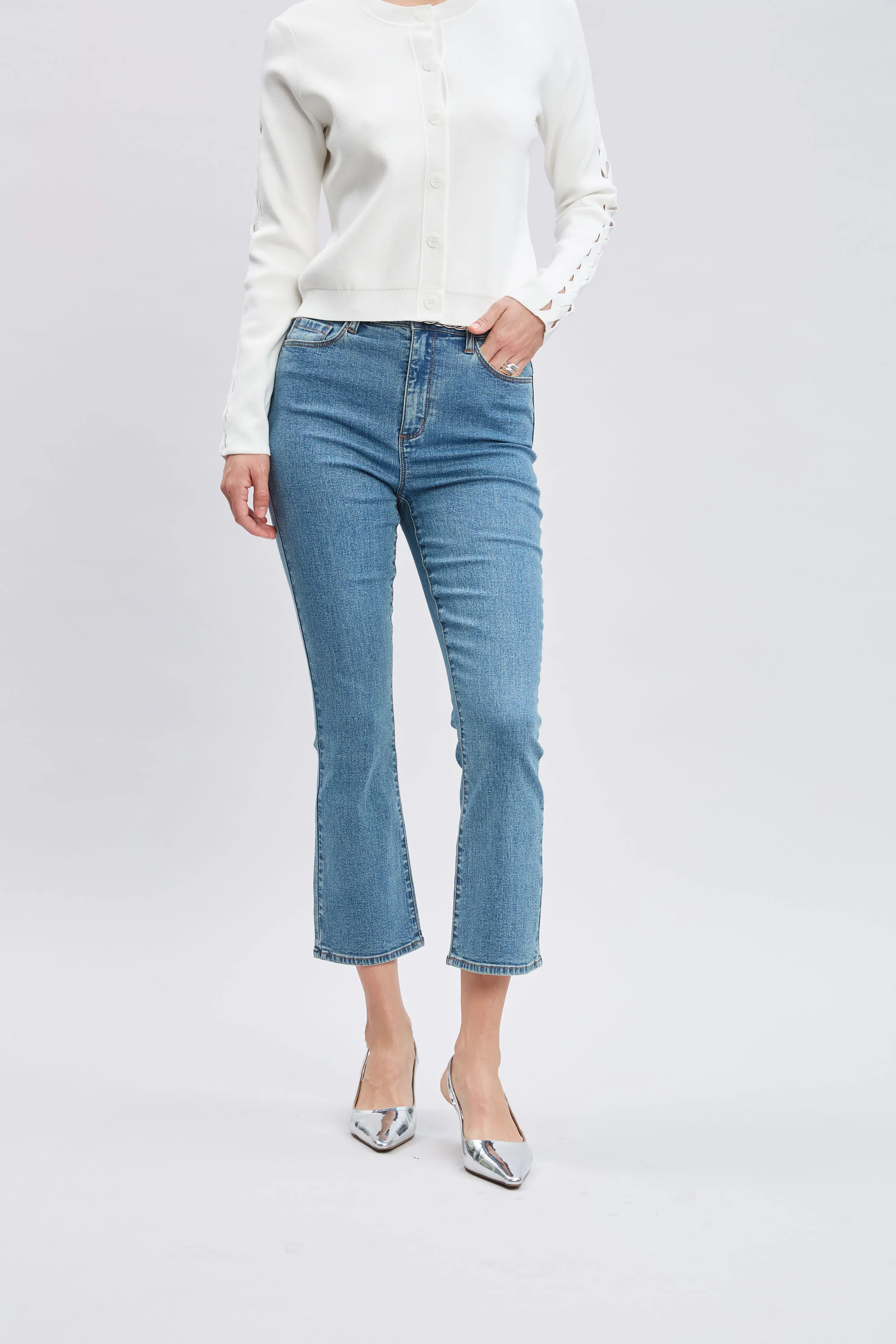 Micro Flare Cropped Jeans - Image 3