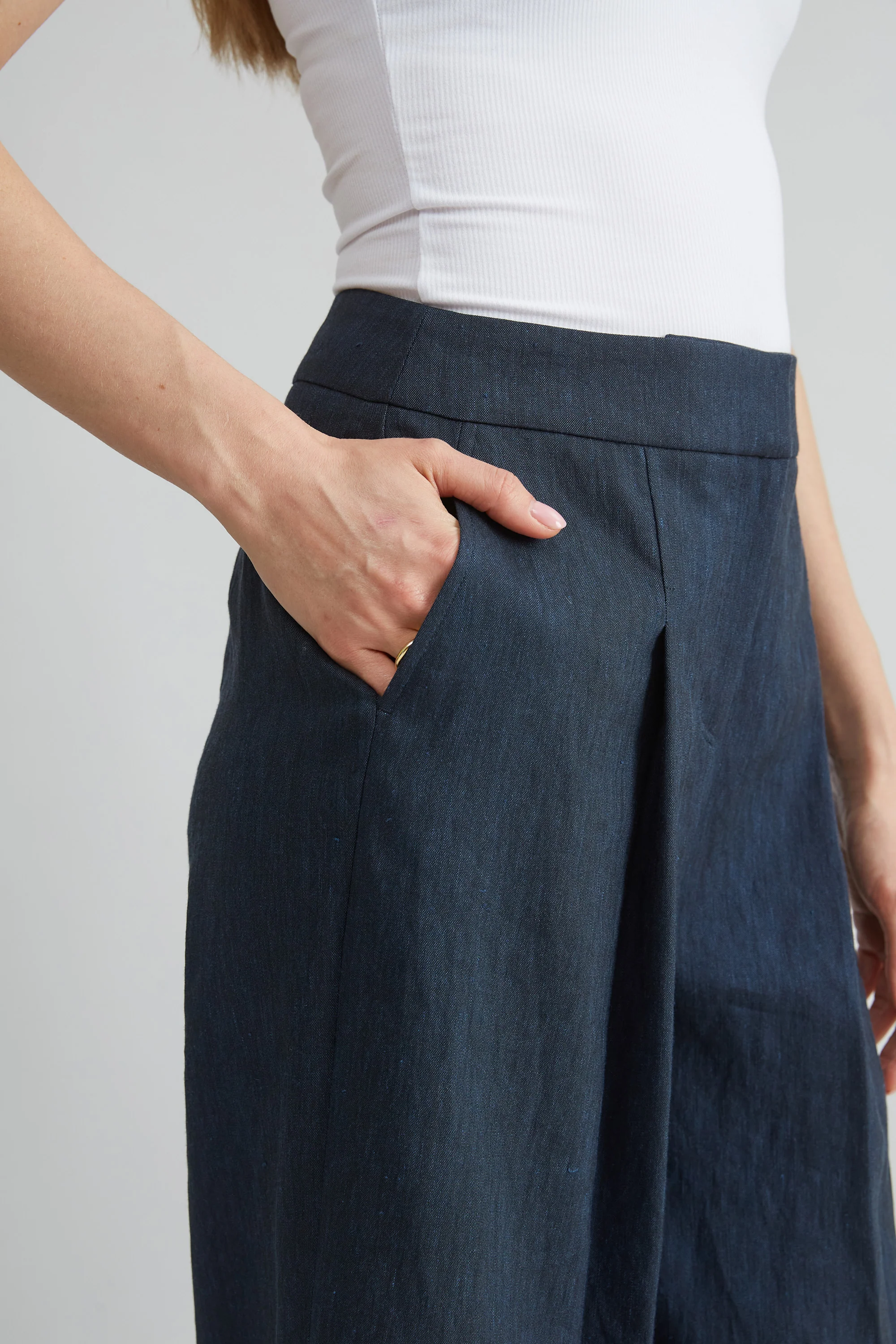 Pleated Linen Pant - Image 4