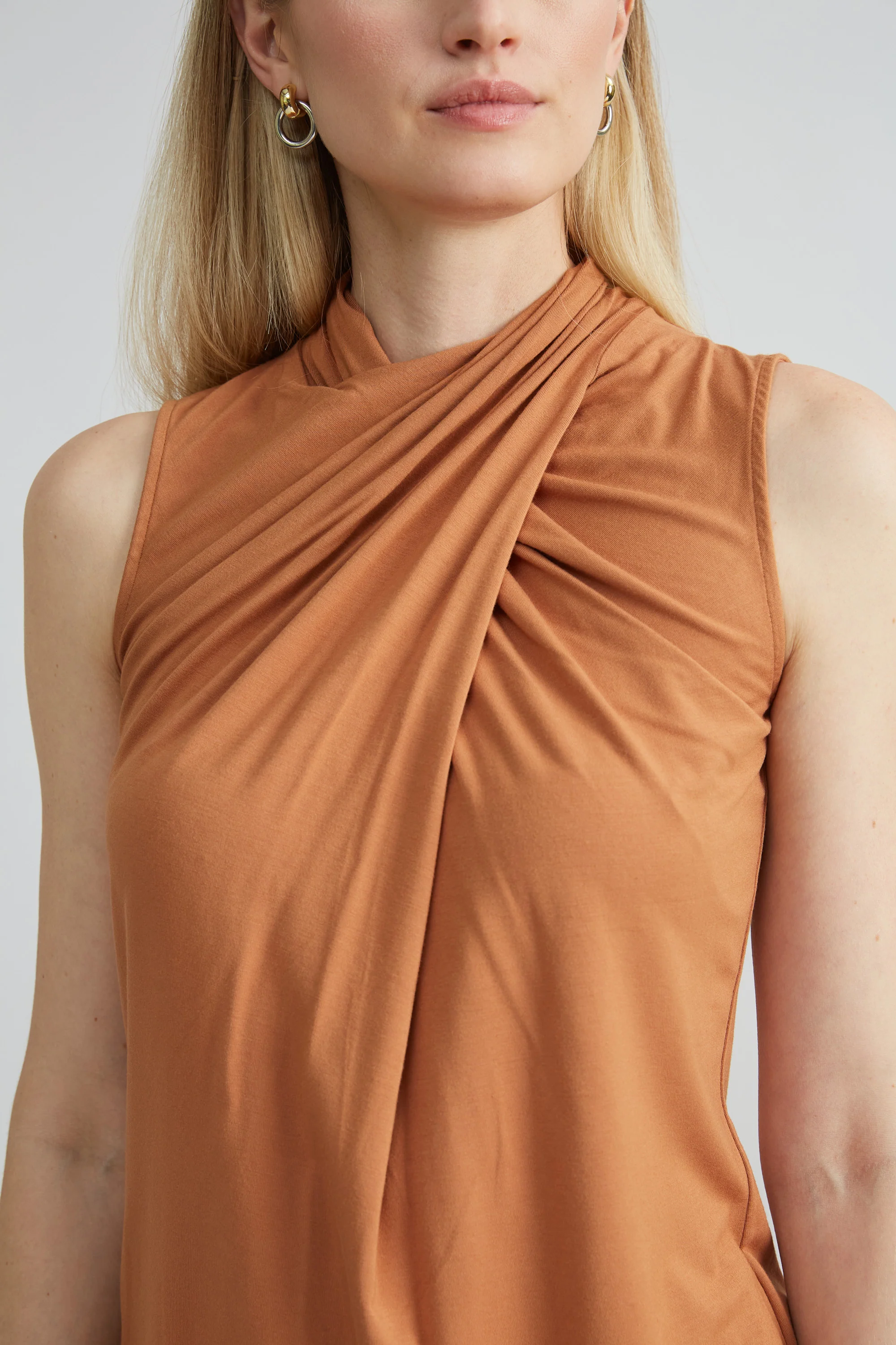 Sleeveless Twist Neck Knit - Image 3