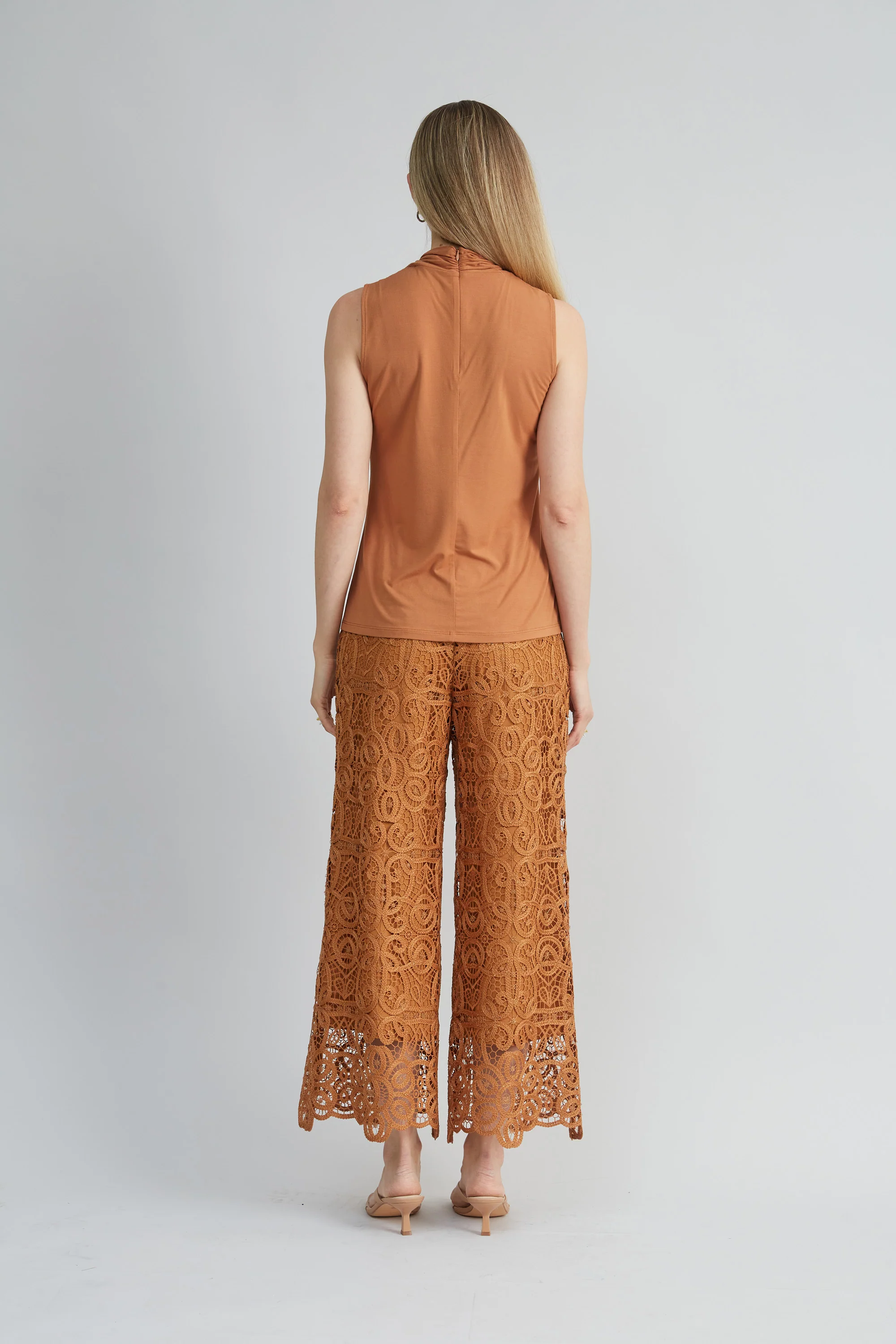 Sleeveless Twist Neck Knit - Image 4