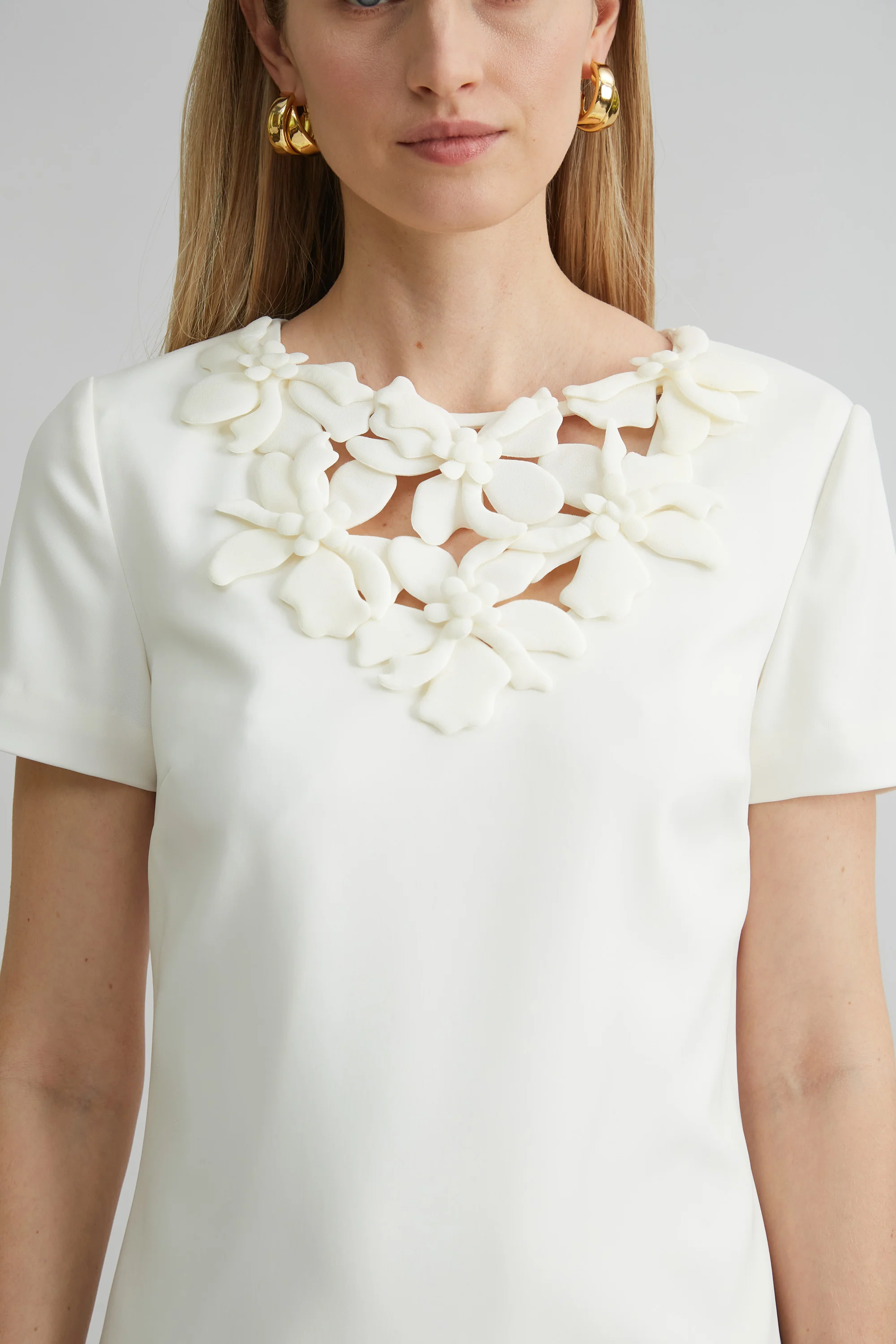 Short Sleeve Flower Applique Dress - Image 3